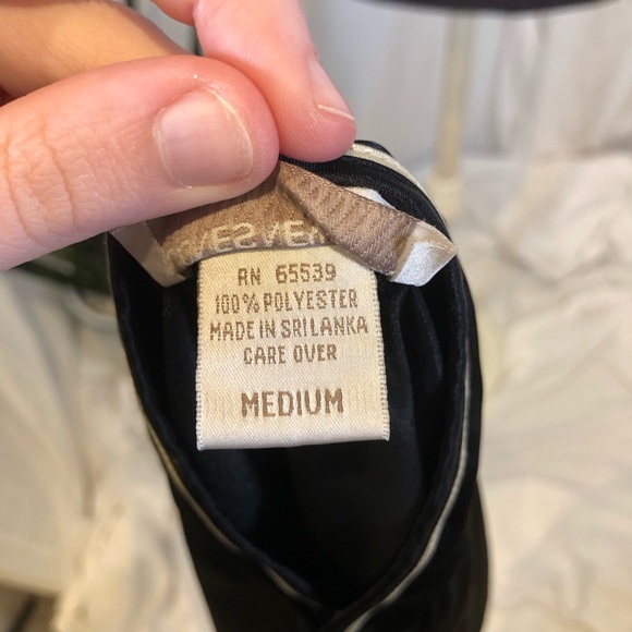 Vintage 1990s Jones NY Satin Sleeveless Blouse w/ Mandarin Collar & Toggle Clasp - Picture 10 of 10